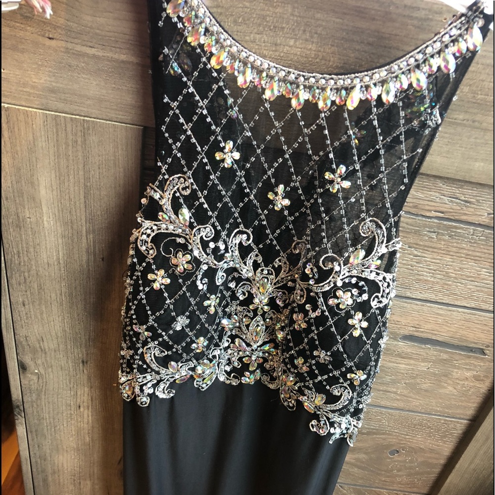 Floor length, homecoming/prom dress